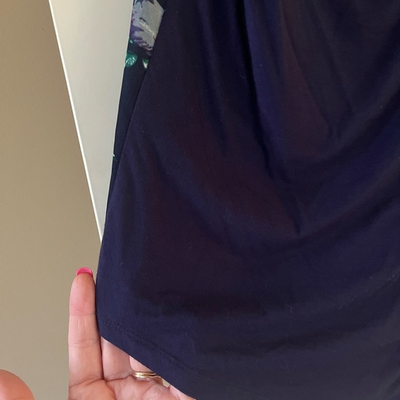 Market & Spruce Sleeveless Navy Floral Blouse Women’s Size Medium - Picture 2 of 12